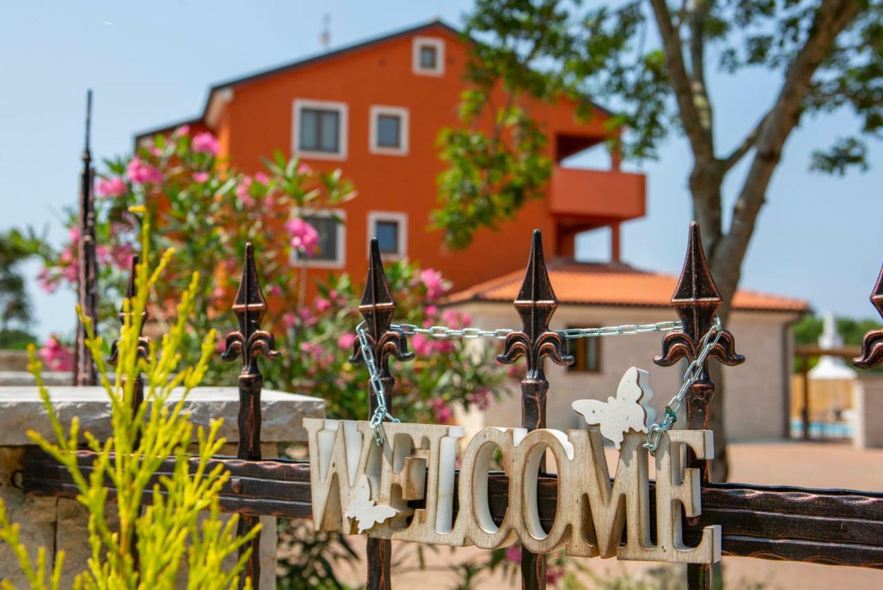 Hotel Natura Vilanija Exterior foto